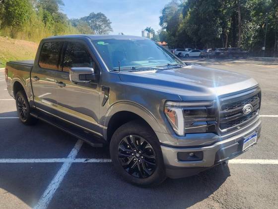 FORD F-150 5.0 V8 GASOLINA CD LARIAT BLACK FX4 AUTOMÁTICO